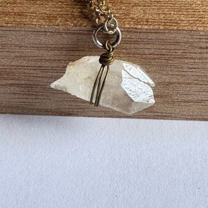 Elegant Gold Wire-Wrapped Crystal Pendant Necklace